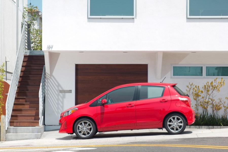  Toyota Yaris 2013 года  (фото 20 из 22)
